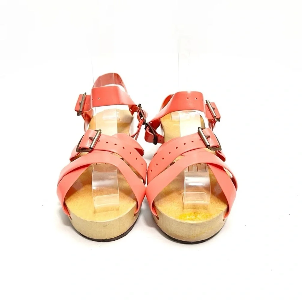 FELXICLOGS | Vintage 1950s coral strappy vinyl articulated wooden sole sandals